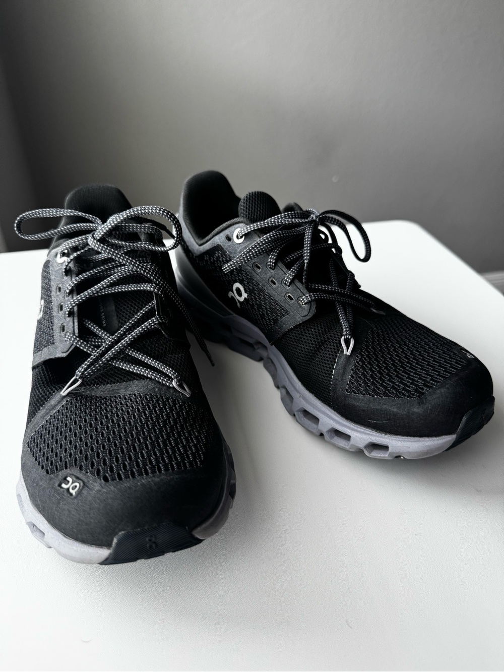 On Running womans Black & Gray/Purple Cloud Athletic Shoes - Picture 2 of 6